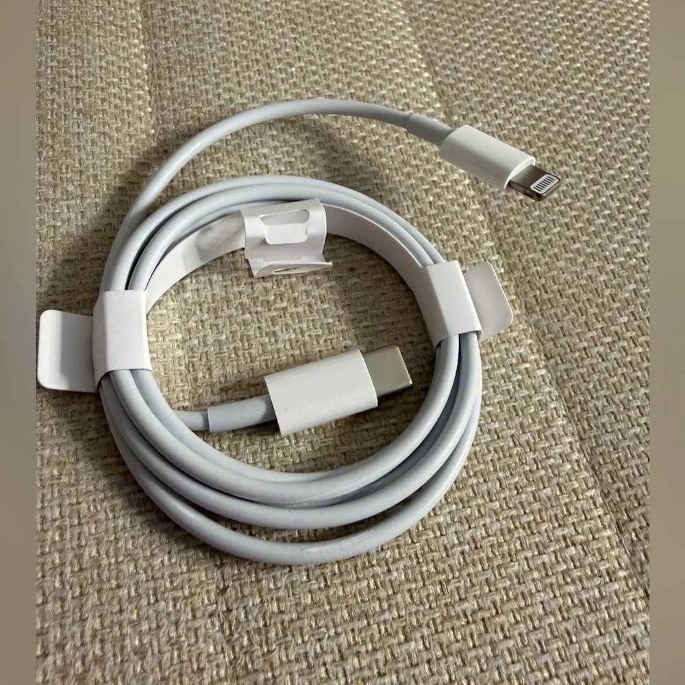 Apple USB-C to Lightning Cable (1m) NEW iPhone Charger Cord